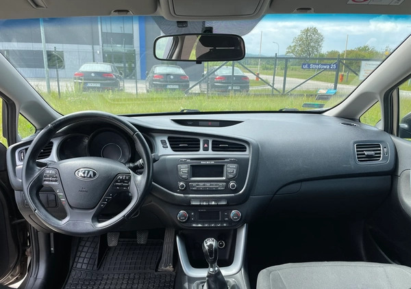 Kia Ceed cena 39500 przebieg: 159390, rok produkcji 2014 z Dzierżoniów małe 121